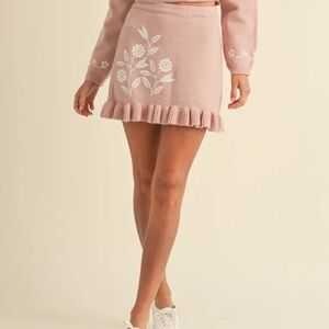 NWT,MABLE, Floral Embroidered
Softly Ruffled Skirt,Cozy/Warm,Pull-On, size Large